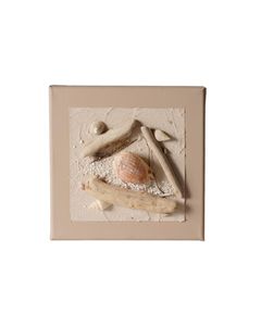 Tableau sur châssis entoilé 'bord de mer' bois, galets, coquillages - Fabriqué à la main en France - Cendre brune - 20